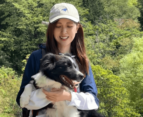 「イヌになりたい」サッカー美女子、山ガールのスイッチオン！愛犬ムービーにファン羨望の眼差し「俳句詠みます、オセロに成りたい今日この頃」