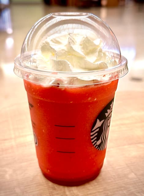 「恋に恋するティーンかよッ！」声優・諏訪部順一がスタバの新作をレポート