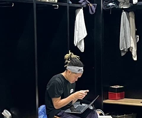 「パウロにリスペクト」栃木シティ・都倉賢が疲れていてもサッカー界に貢献するチームメイトの姿をパシャリ！