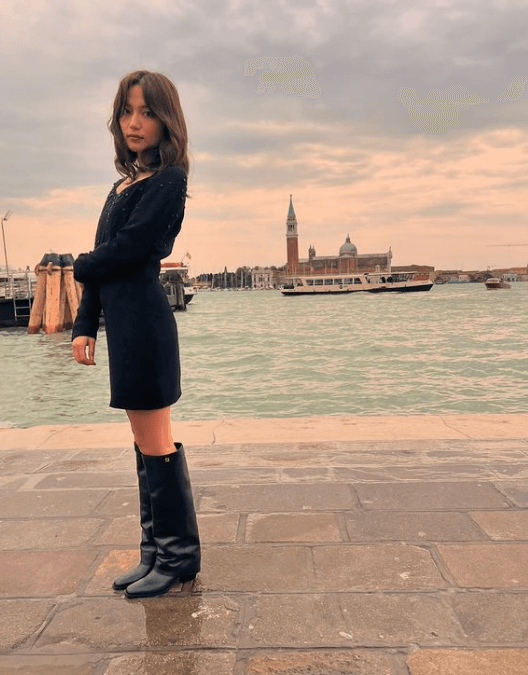 川口春奈、「ナウシカみたい」とファンが大絶賛する海外での美麗ショットを披露！