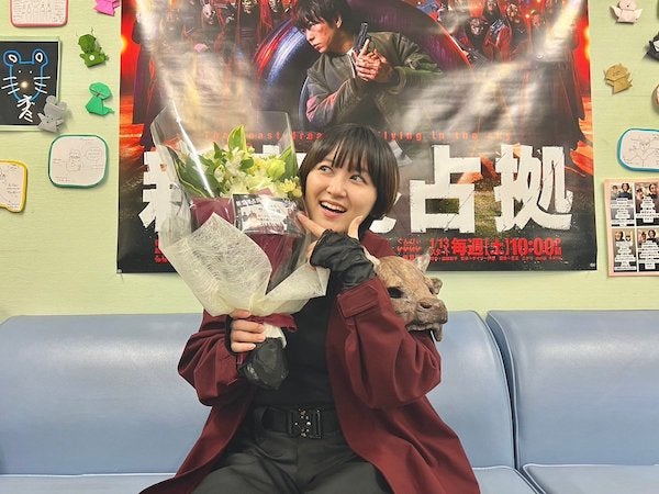 サーヤ渾身の決めポーズを披露！出演ドラマ『新空港占拠』が最終回を迎える