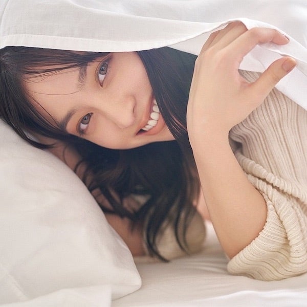 橋本環奈の写真集『カレイドスコープ』が重版決定！「可愛いすぎる😍❤️」