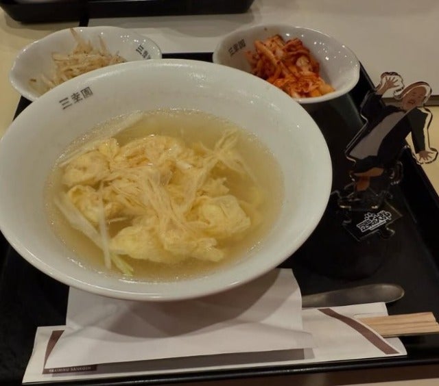 安田大サーカスのクロちゃんが麻布十番の三幸園でちょっと遅めのお昼ご飯！