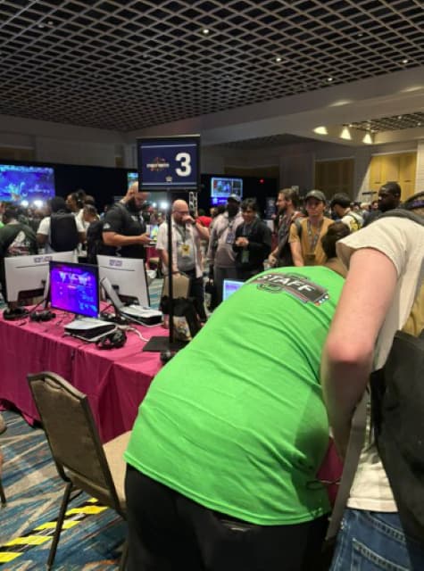 「がんばるぞ〜」プロゲーマー・どぐらがアメリカの大会CEO出場へ