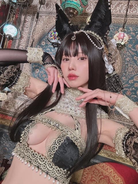 「女神様が降臨なすった♡」えなこのハロウィンコスにファン感激！