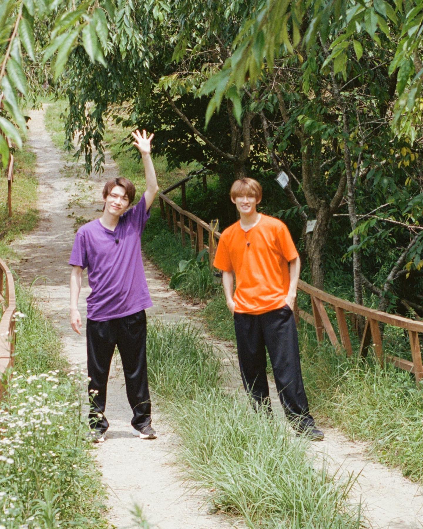 Snow Manメンバーの彼氏感満載エモいオフショットが話題💖📸「ふかこじ尊い…💜🧡」