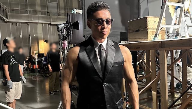 なかやまきんに君、タンクトップ仕様の特注スーツが「ワイルドすぎる」と話題に