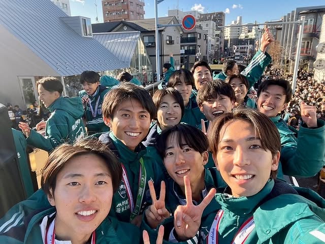 青学陸上部・田中悠登、"優勝パレード"のキラキラスマイルショットにファン歓喜の嵐！