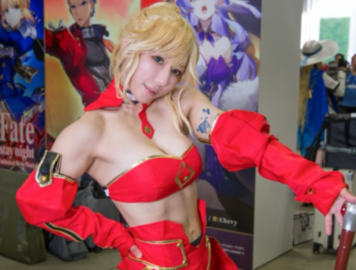 美しき女性総合格闘家・村上彩、コスプレ女子モードのスイッチ・オン！"夏コミケ・Fateコスフォト"にファンうっとり