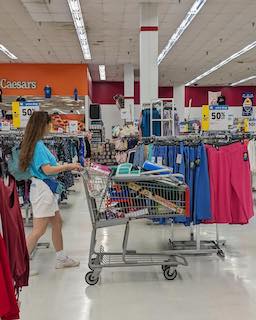 Peco グアムでのオフショットにいいね続々「沢山お買い物しましたね」