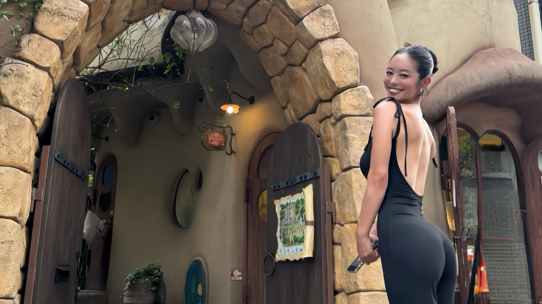 「後ろ姿まで美しい」モデル・大柳麻友、圧巻プロポーションに称賛の声続々！