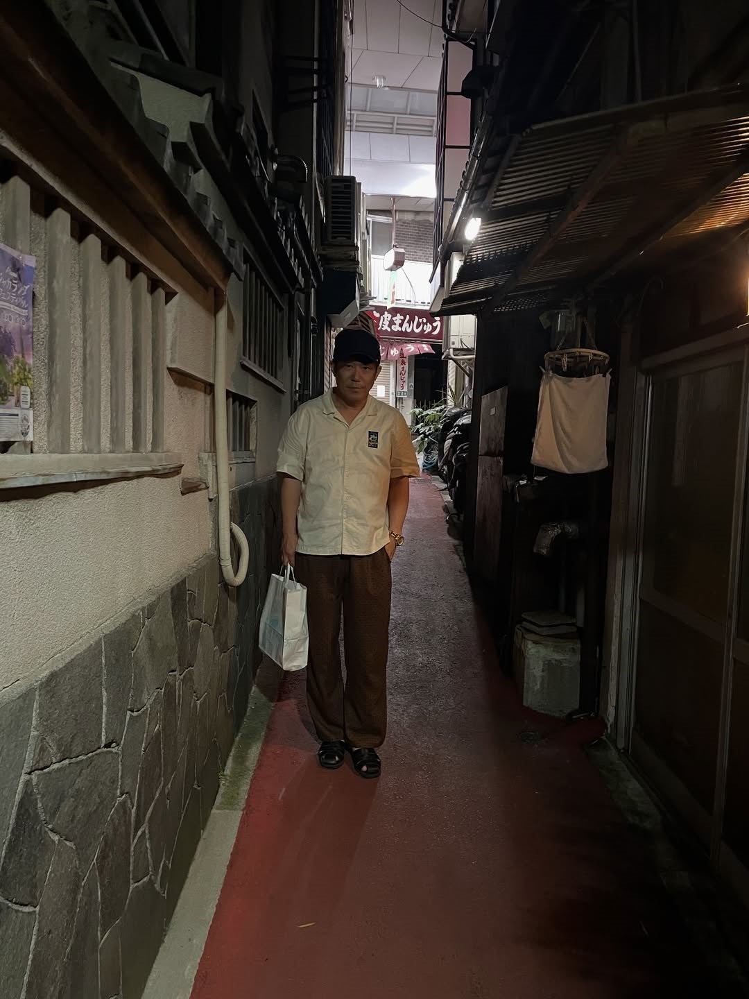 元高校サッカー選手のタレントが、ノスタルジックな街をふらっと！