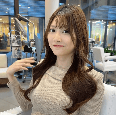 「可愛さにグッときた」人気ラウンドガール、”前髪切ってもらったんだ・ムービー”の仕草が神だとファンメロメロ「なんでそんなに可愛いの」