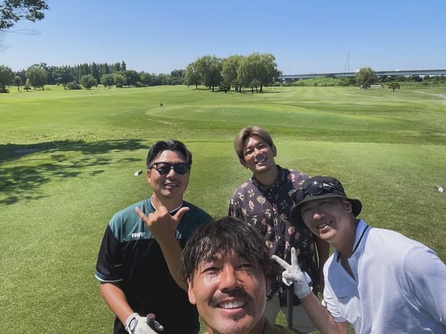 皇治など豪華メンバーが集結したゴルフに「皆さんいい笑顔❤️」