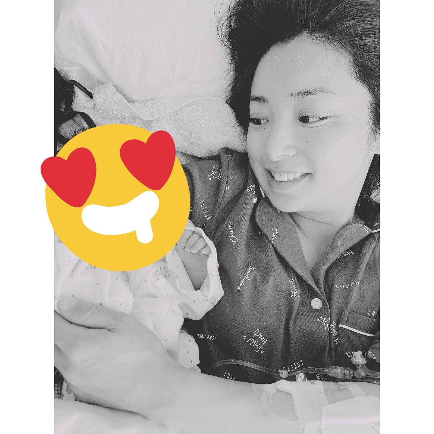 片岡安祐美が第一子との2ショット初公開👶🌟「新米かーちゃん頑張っていきます💪🏻✨」