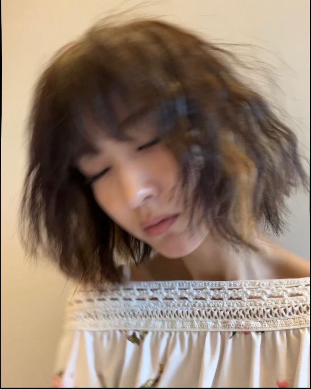 「くるくる〜」土生瑞穂が謎のコメントともに私服姿を公開