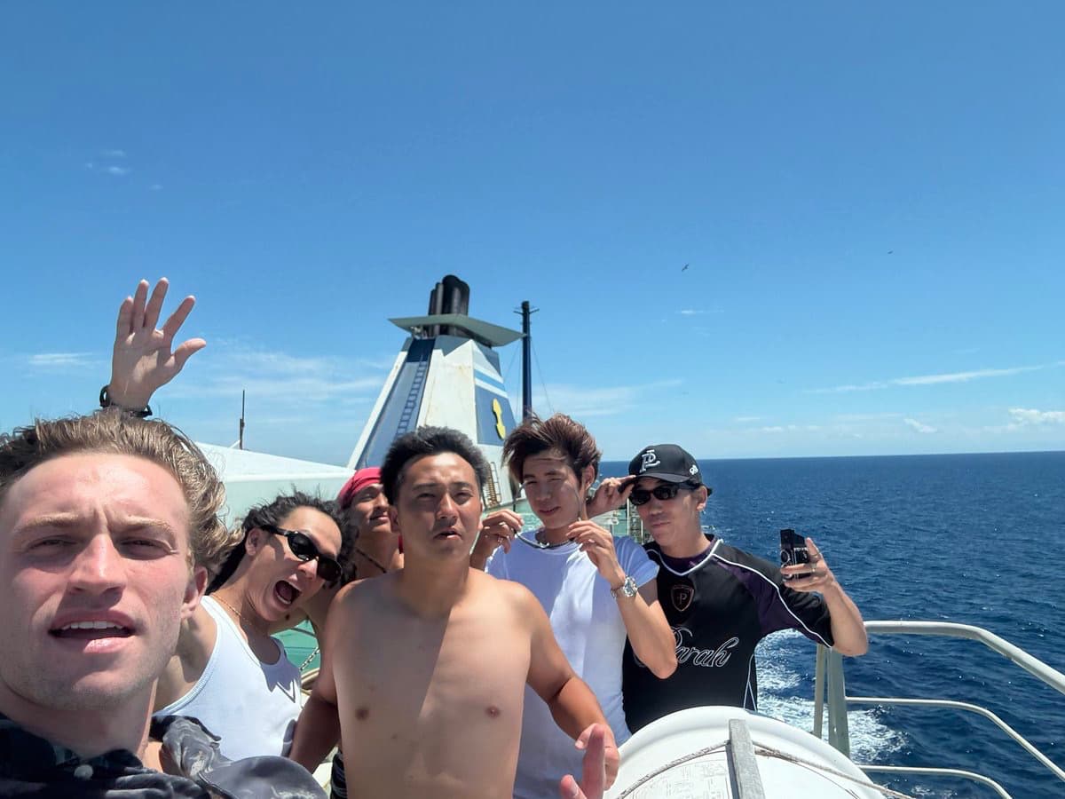 “夏旅を満喫中”　堀米雄斗、仲間と共に自然体カジュアルショット公開