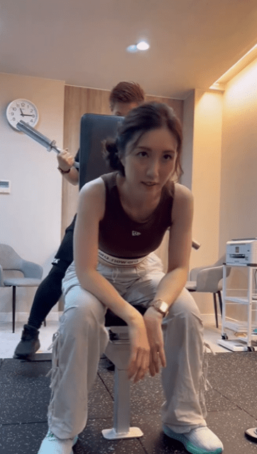 「自然と出たポーズ」UTY西垣友香アナ、トレーニングムービーを公開！最後は燃え尽きて