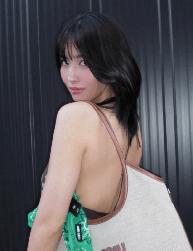 TWICEモモが色気溢れる肌見せショットを公開