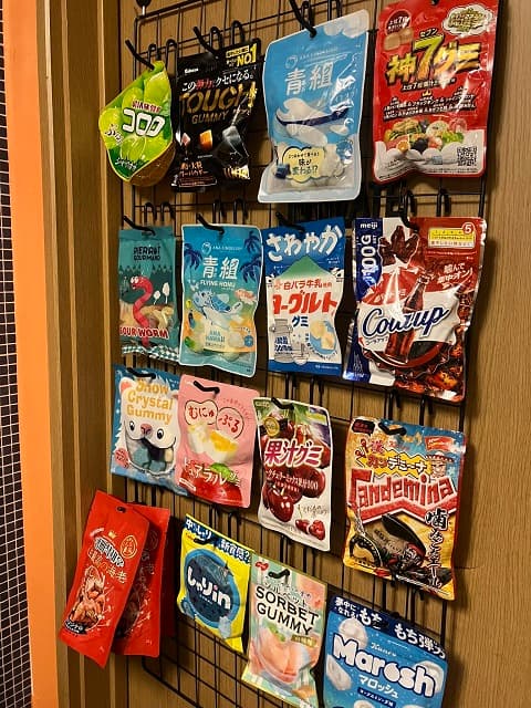 「隠してもしょうがないから…」グミ好き芸人が衝撃の〇〇棚を公開！