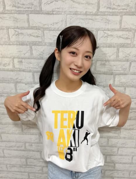 NMB48・川上千尋がタイガース選手イラストのTシャツショットを披露！
