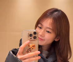 川口葵、クールなライダース姿を披露！「可愛すぎる」「かっこいい」と絶賛の声！