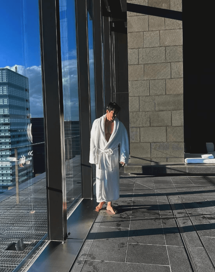 大沢たかお、バスローブ姿でファン魅了！セクシーショットにコメント殺到