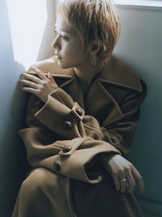 ”極悪女王”のイメージ激変！？唐田えりか、ファン驚愕の金髪ベリーショート姿を公開