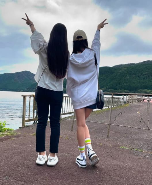 アイドル ももいろクローバーZ 高城れに 友人と海へ！「エネルギーチャージ😊💜✨」