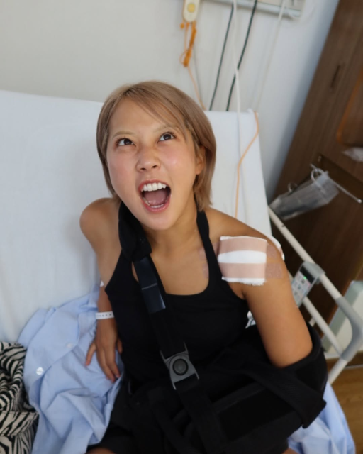 「なんか元気そうで良かった」左肩手術の美人アスリート・陣在ほのか、病院ベッドでのお茶目ショットにファンも一安心