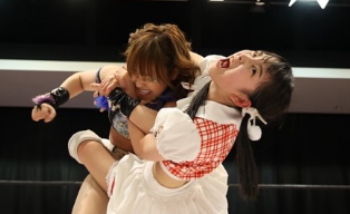 「WAR DOGSポーズが炸裂」鹿島沙希、両国大会のオフショットを公開