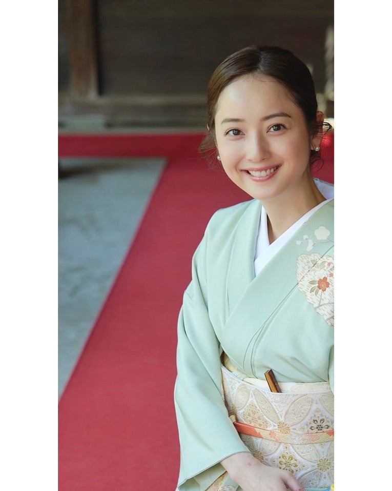 ファンが虜になる理由がここに？！佐々木希が着物姿を披露！