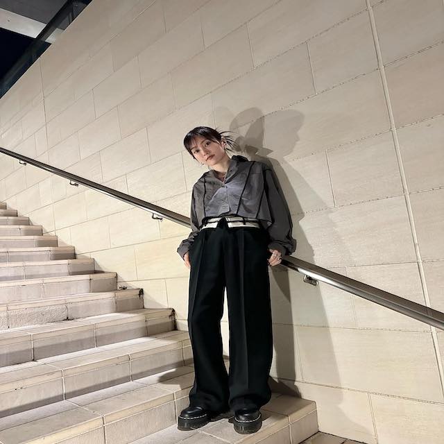 「格好良いし可愛い過ぎる😍」山本彩の超クールコーデにファン大興奮💞