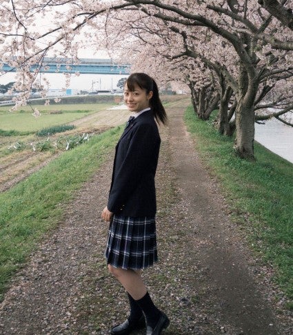「何歳になっても似合っちゃう」新朝ドラ女優、可愛すぎる制服姿に賞賛の声