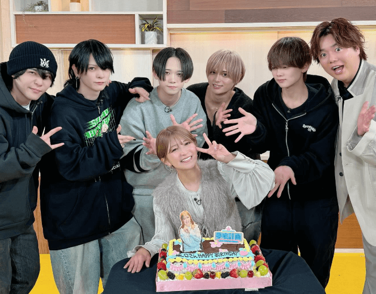 矢口真里、イケメンたちに囲まれ誕生日を祝福される「お母さんの年齢の方が確実に近いですけどwww」