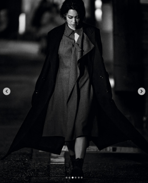 中村アン「Y's 2024 AW」COLLECTIONに身を包んだモノクロショットが話題！
