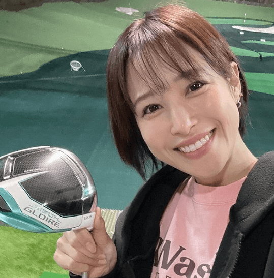「キャワイイ！」鷲見玲奈、ゴルフ女子モードのスイッチ・オン！ファン激褒めのスイングムービーを披露
