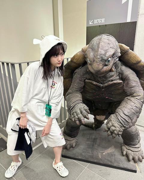 乃木坂46・山下美月がゴリラとサウナ❗️❓珍しい組み合わせのツーショットに注目👀♨️