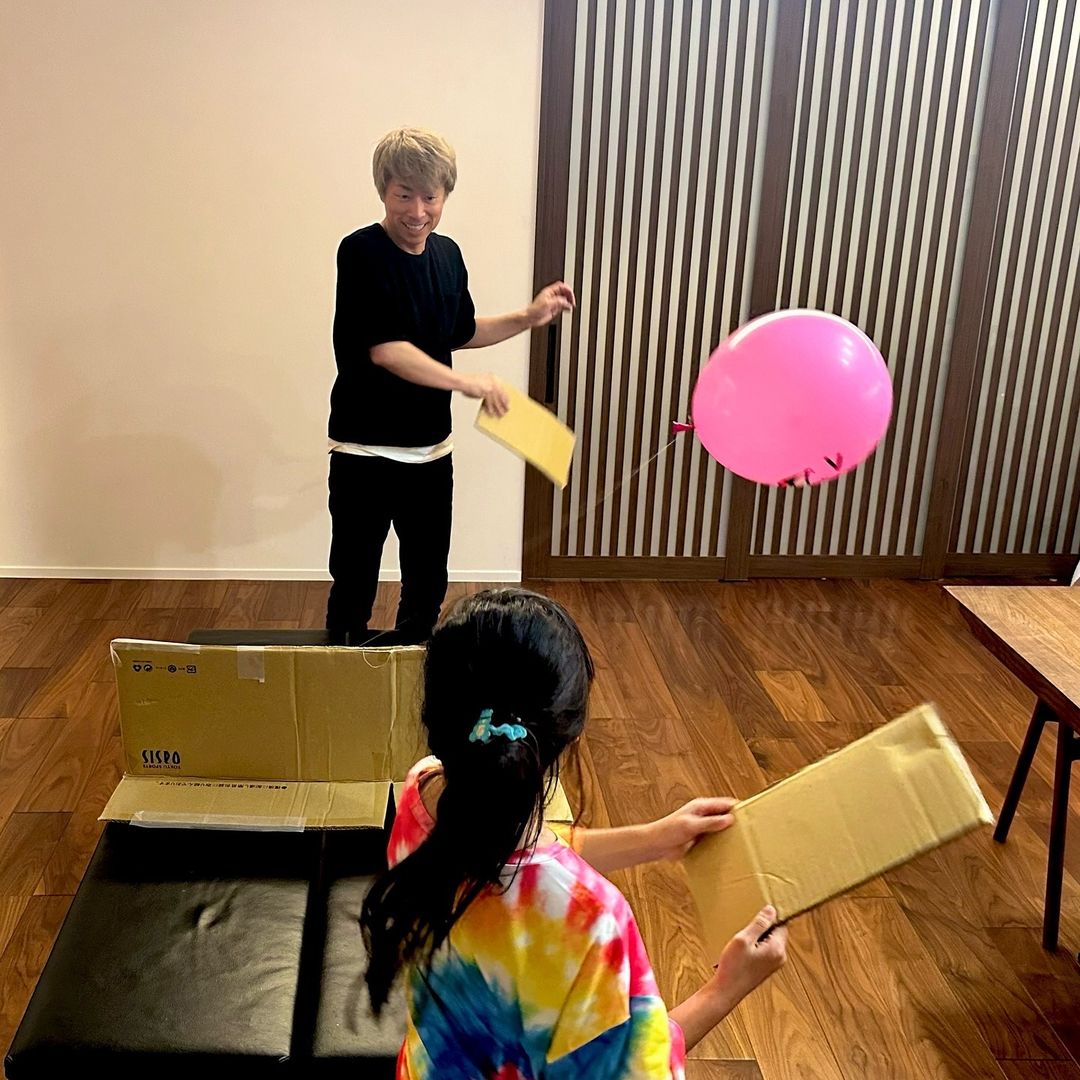 田村淳、自作風船テニスで娘と遊ぶ様子を公開！娘への思いも語る