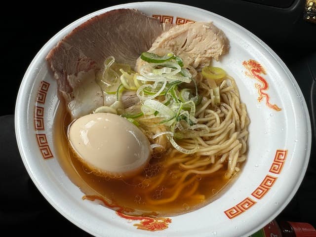 仮面女子・猪狩ともかが”最強ラーメン祭”に出演！「トリュフ香るはまぐり醤油そば」に舌鼓