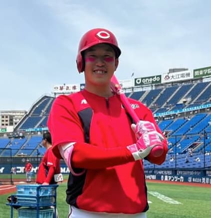 「母の日のオールピンク」広島東洋カープ・小園海斗、母の日仕様のバッティング道具を大公開