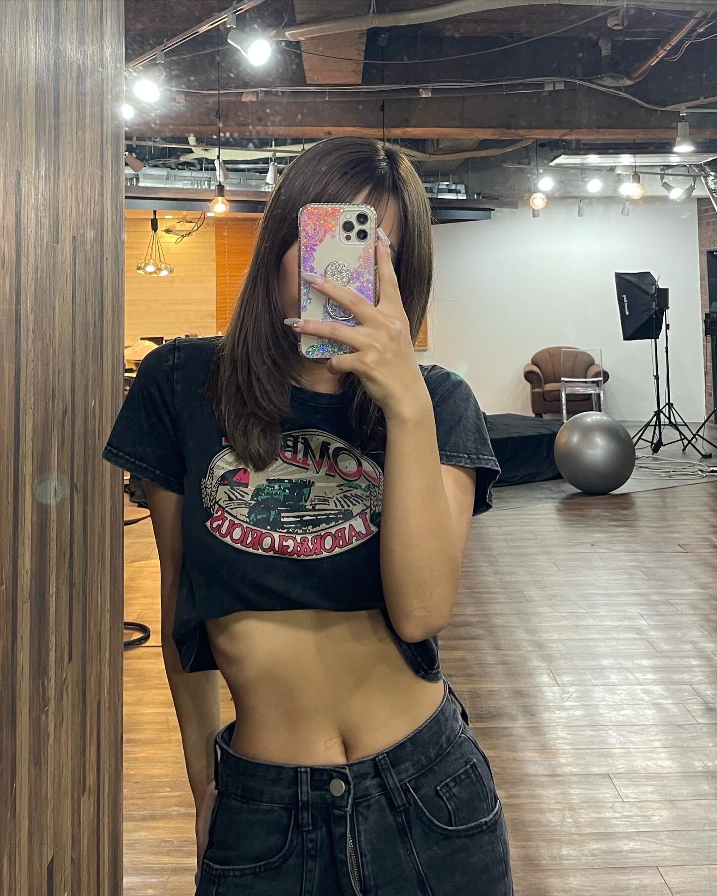 日本一黒いグラドル、圧巻のスタイル&オフショット披露にファン悩殺「とても綺麗」