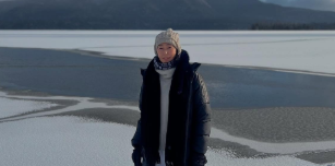 凍った湖で自然を満喫！木村多江、　「心大きくいたいな」と綴る感慨深い一枚