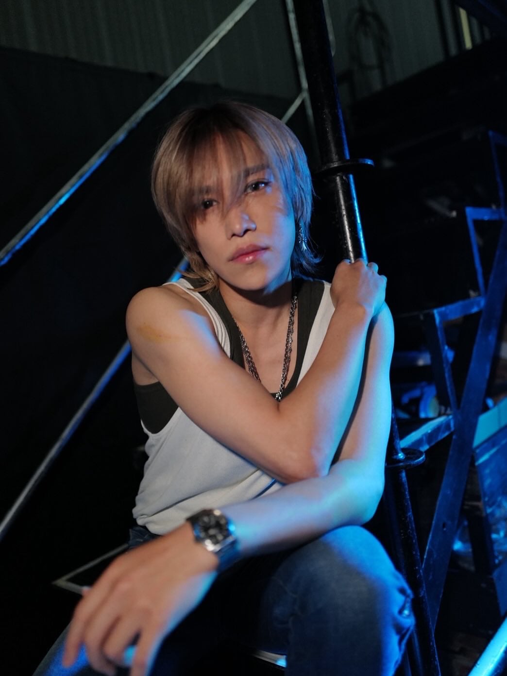 「セクシーすぎる」Kis-My-Ft2・千賀健永、ライブツアーの舞台裏でタンクトップ姿を披露