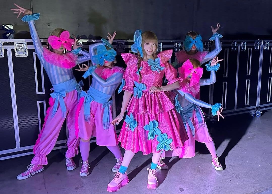 きゃりーぱみゅぱみゅが出産後初のイベントステージで大トリを飾る！ド派手な新衣装で完全復活！