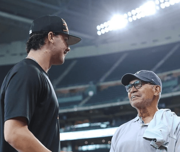 怪物新人投手が永久欠番のレジェンドと対面