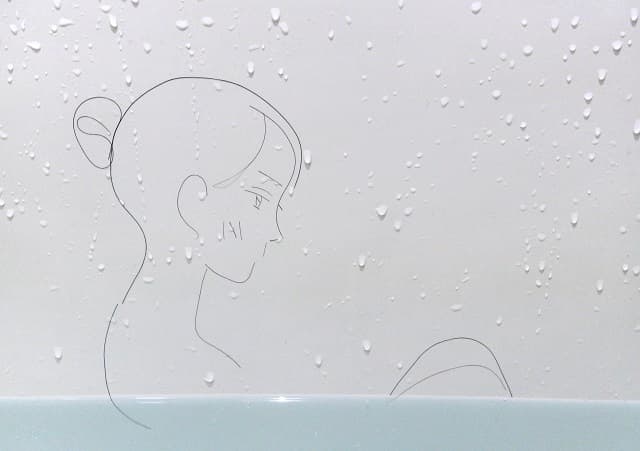 まさに”カミ”技!?浴槽に貼りついた〇〇で描かれた絵に大反響！