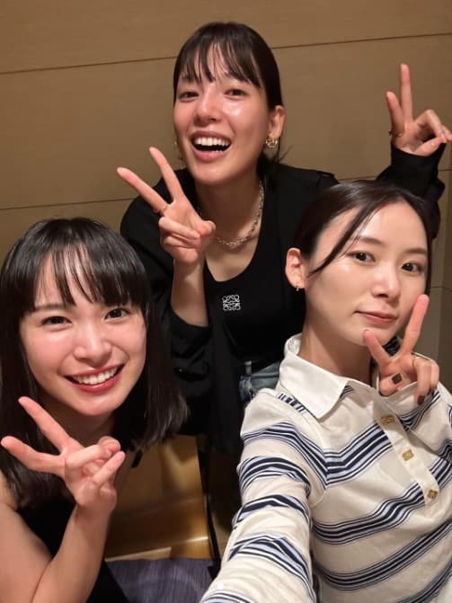 石井杏奈が披露した豪華3ショットにファン興奮「やばやばやばー！」