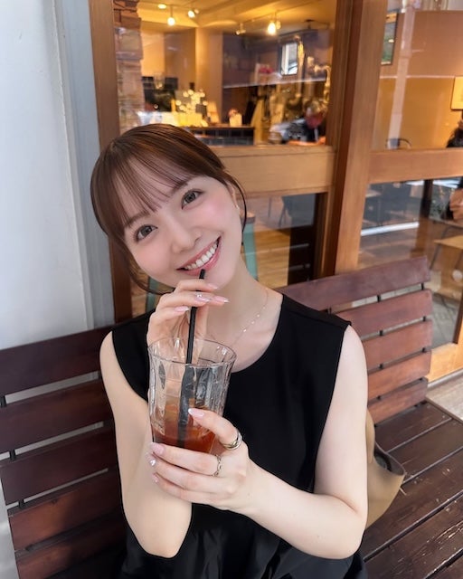 「飲めます！！！！！笑」タレント・山根千佳、ノースリーブのオフショット公開