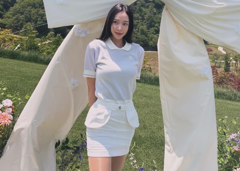 一瞬“見間違う”ほど…元アイドルのフィットネス美女、“ヌードトーン”ビキニ姿が見事